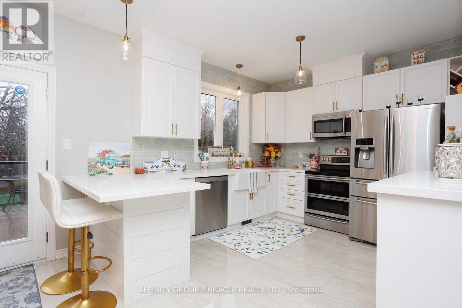 20 Ellis Crescent, Kawartha Lakes (Lindsay), Ontario  K9V 0A5 - Photo 10 - X12497748