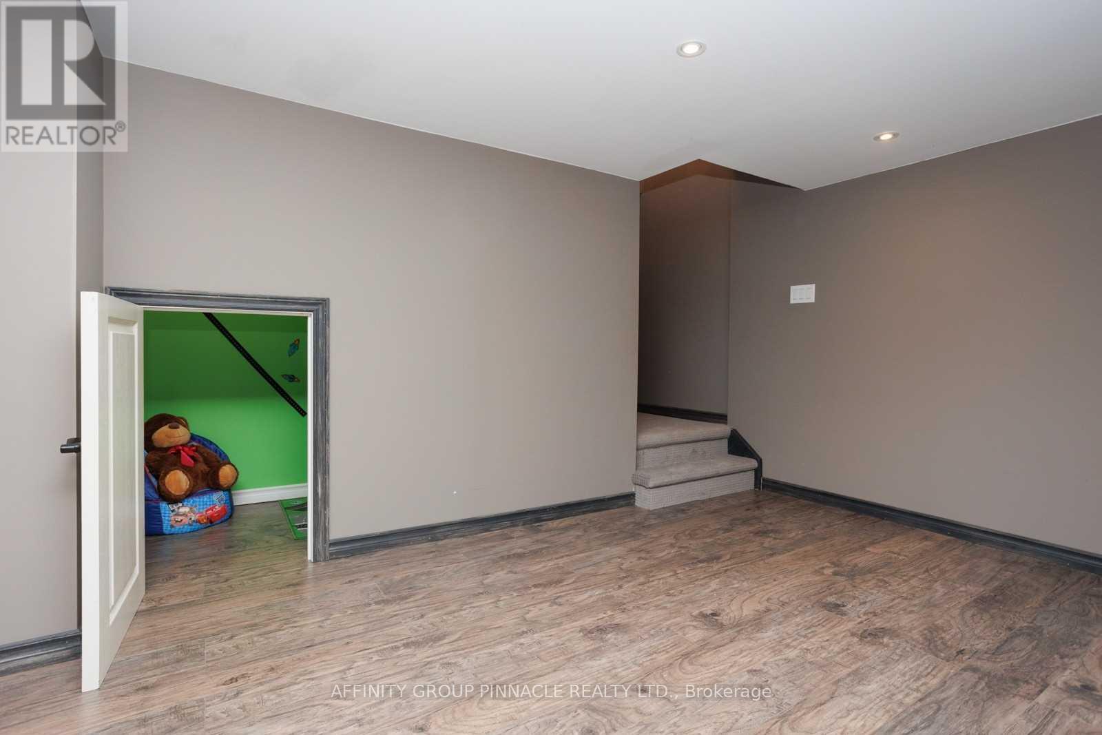 20 Ellis Crescent, Kawartha Lakes (Lindsay), Ontario  K9V 0A5 - Photo 25 - X12497748