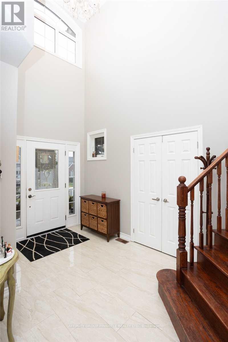 20 Ellis Crescent, Kawartha Lakes (Lindsay), Ontario  K9V 0A5 - Photo 6 - X12497748