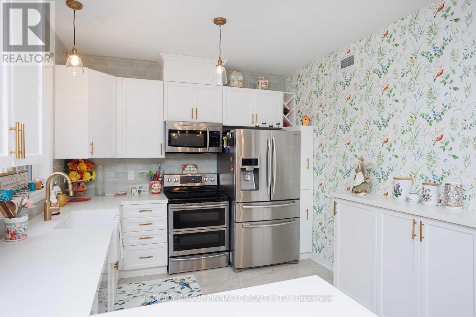 20 Ellis Crescent, Kawartha Lakes (Lindsay), Ontario  K9V 0A5 - Photo 8 - X12497748