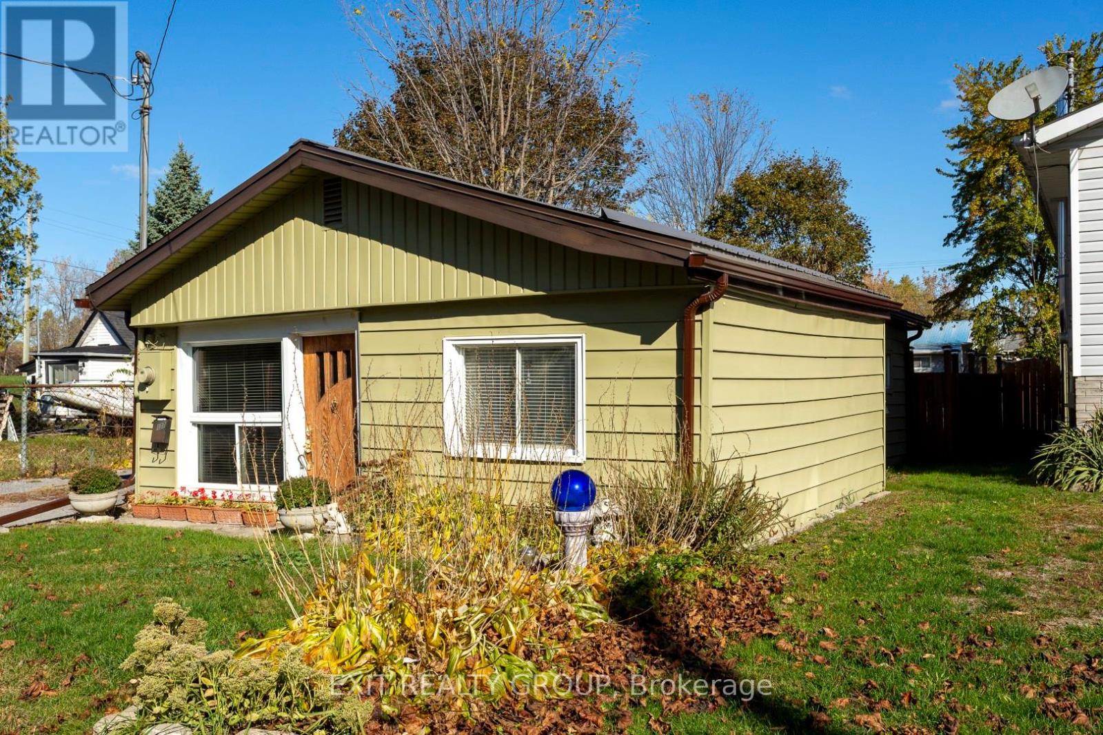 127 Leopold Street, Quinte West (Trenton Ward), Ontario  K8V 2K5 - Photo 2 - X12497902