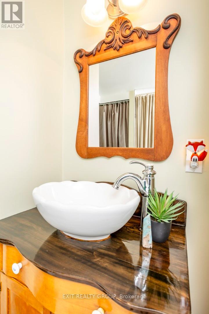 127 Leopold Street, Quinte West (Trenton Ward), Ontario  K8V 2K5 - Photo 21 - X12497902