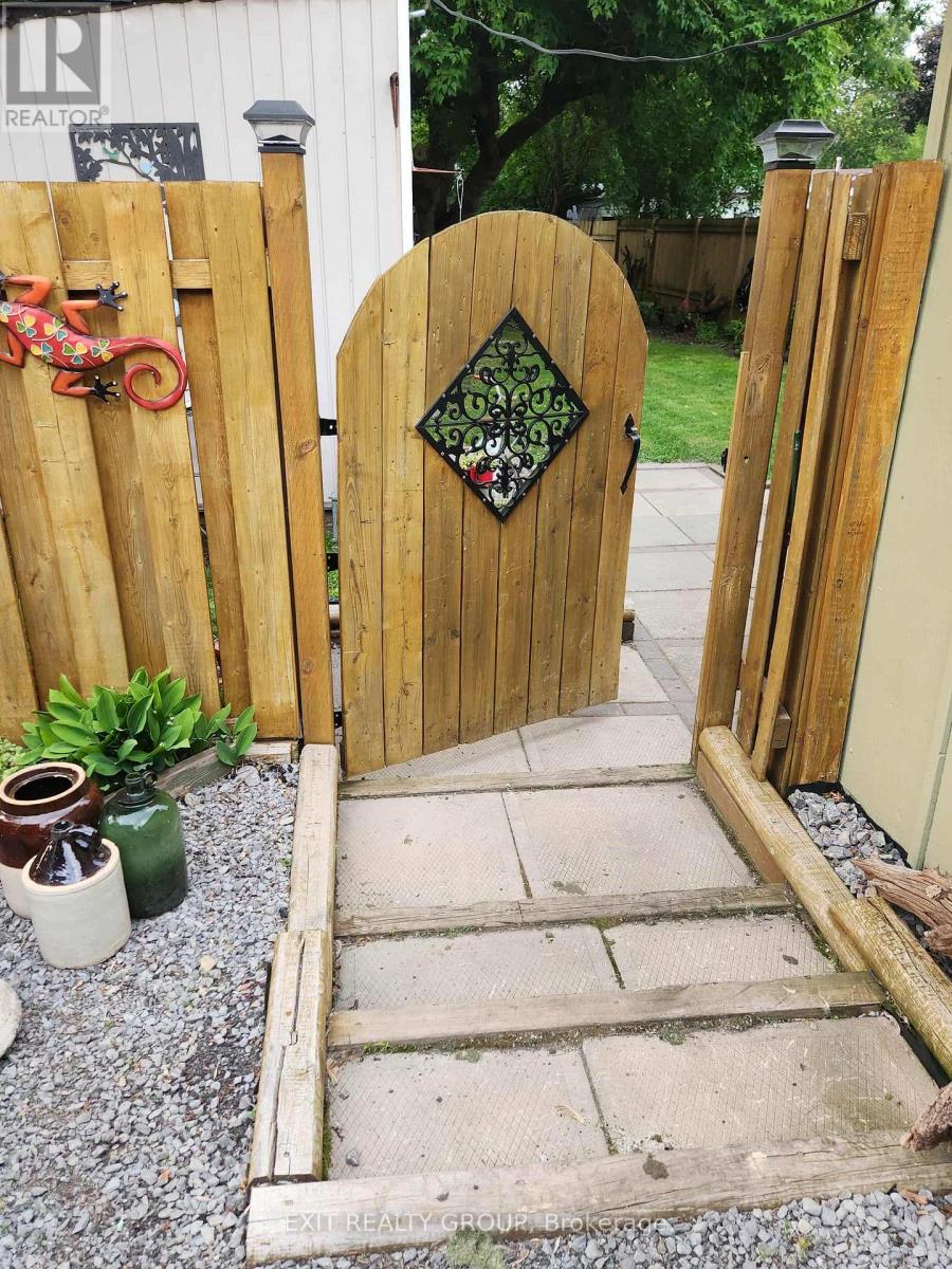 127 Leopold Street, Quinte West (Trenton Ward), Ontario  K8V 2K5 - Photo 30 - X12497902