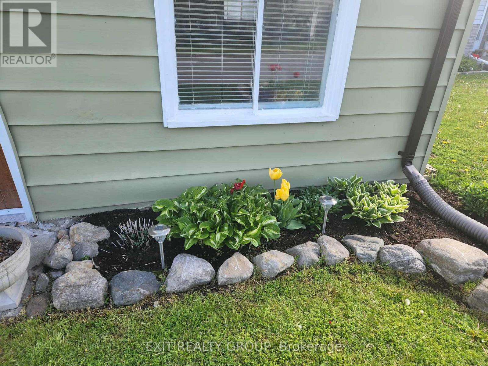 127 Leopold Street, Quinte West (Trenton Ward), Ontario  K8V 2K5 - Photo 5 - X12497902