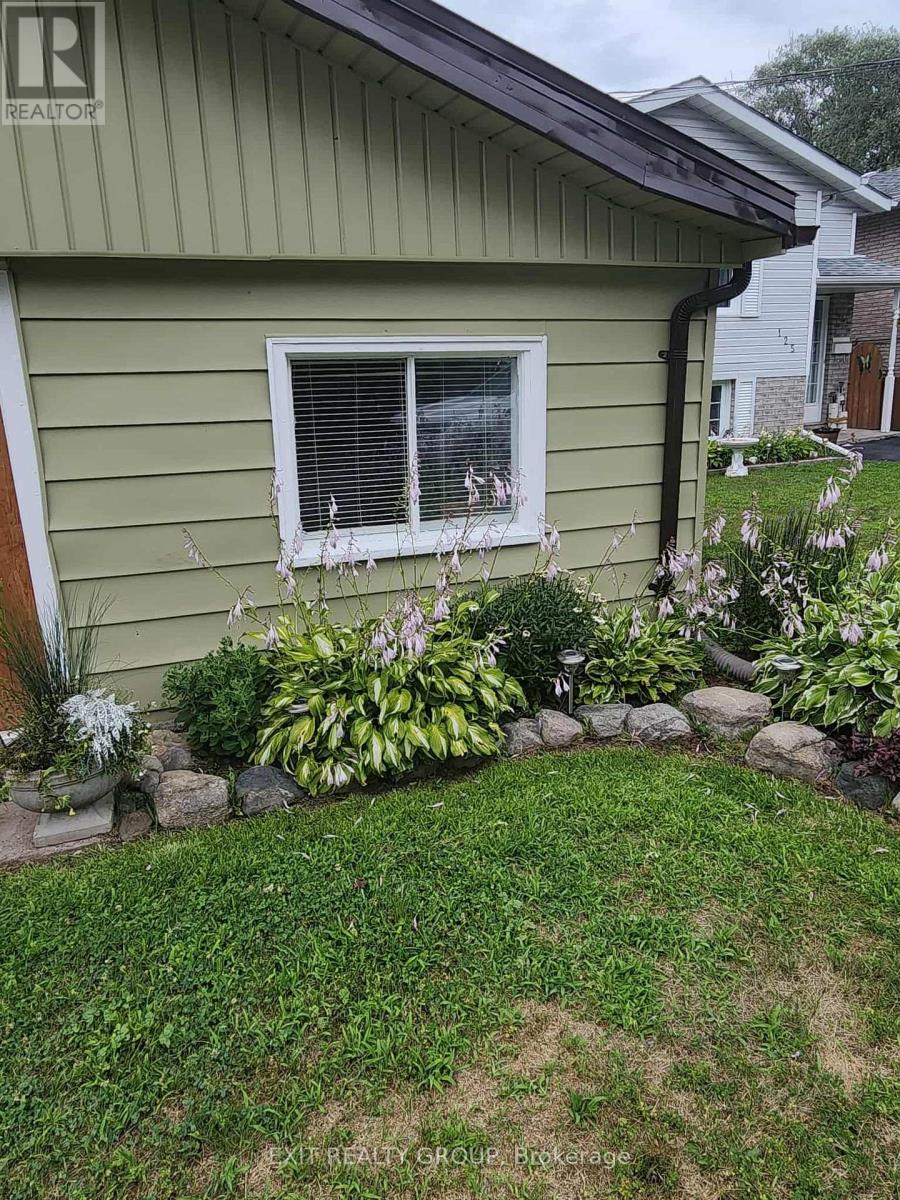 127 Leopold Street, Quinte West (Trenton Ward), Ontario  K8V 2K5 - Photo 6 - X12497902