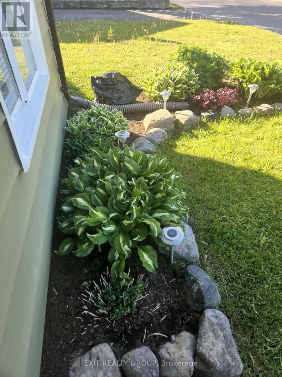 127 Leopold Street, Quinte West (Trenton Ward), Ontario  K8V 2K5 - Photo 7 - X12497902