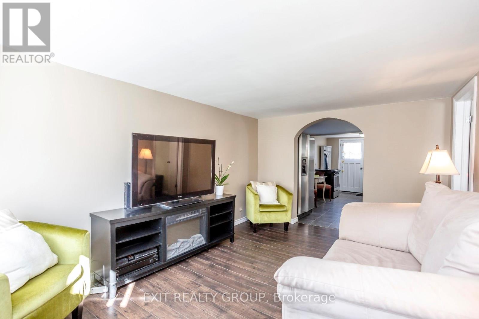 127 Leopold Street, Quinte West (Trenton Ward), Ontario  K8V 2K5 - Photo 9 - X12497902