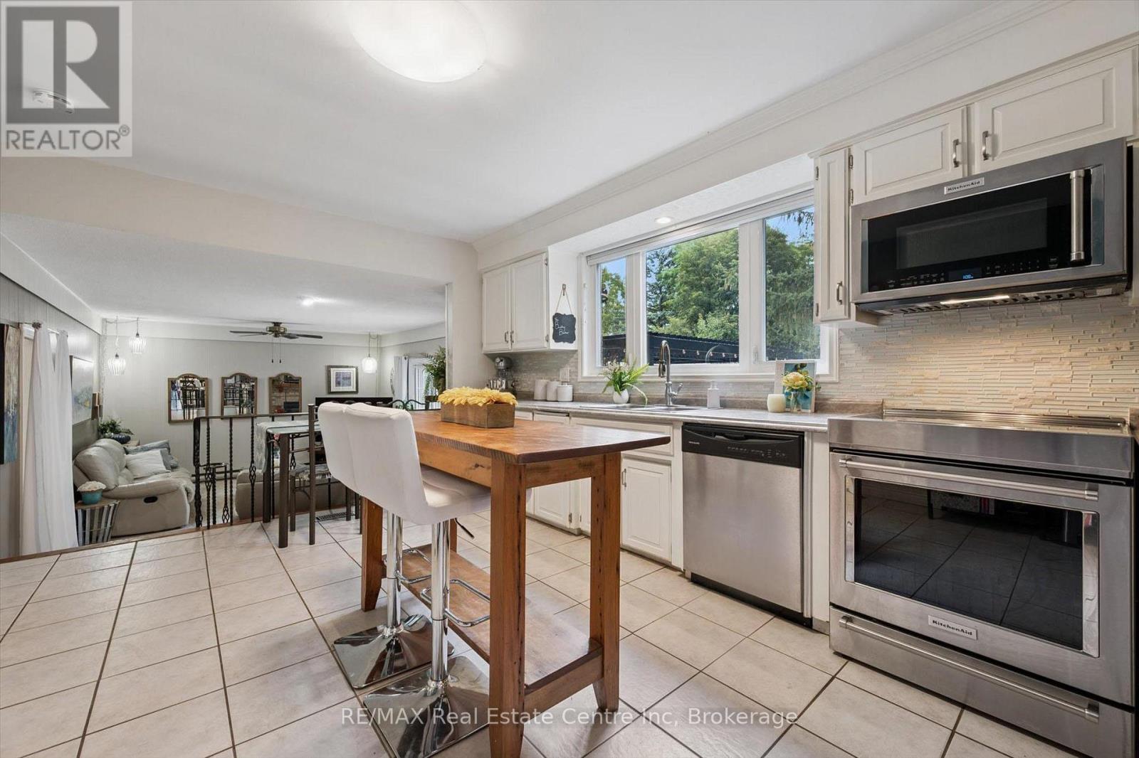 4 Berkley Place, Guelph, Ontario  N1E 1E6 - Photo 10 - X12497224