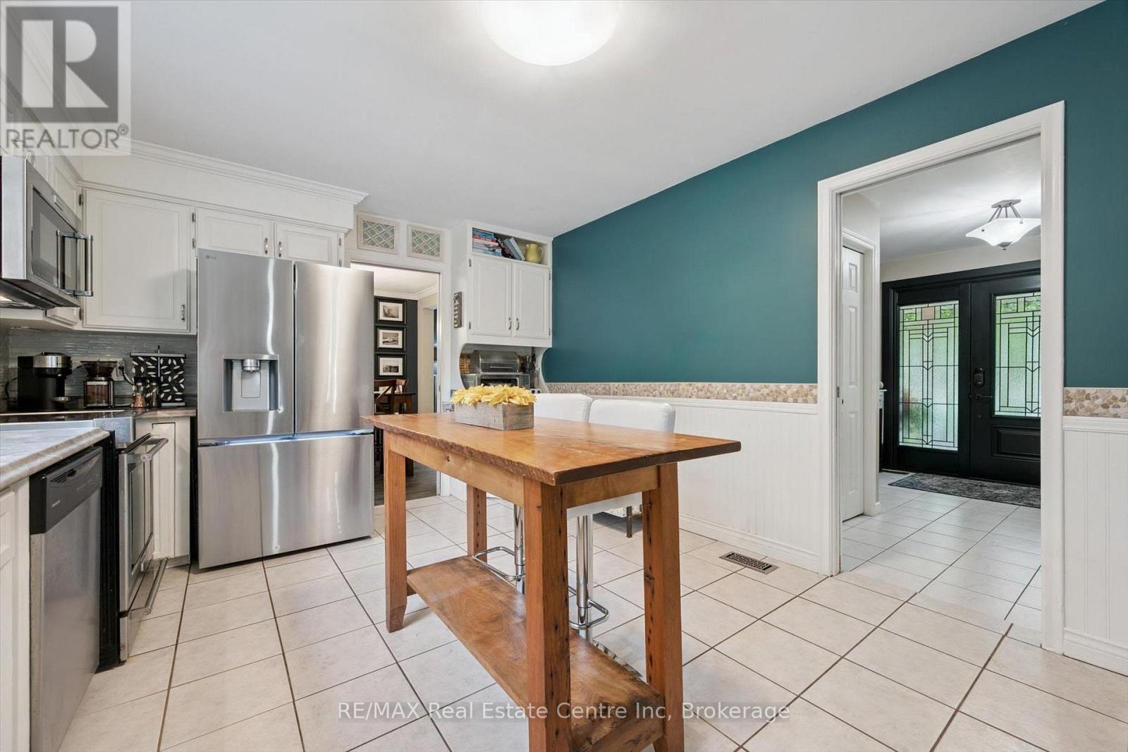 4 Berkley Place, Guelph, Ontario  N1E 1E6 - Photo 11 - X12497224