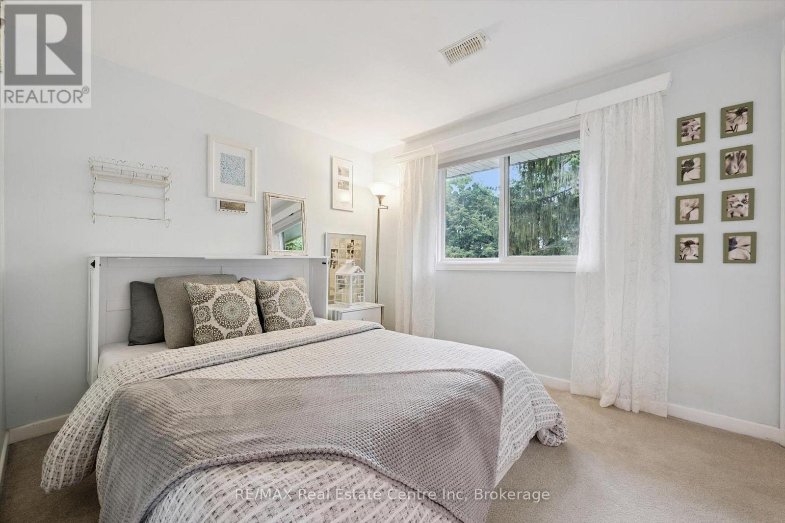 4 Berkley Place, Guelph, Ontario  N1E 1E6 - Photo 18 - X12497224