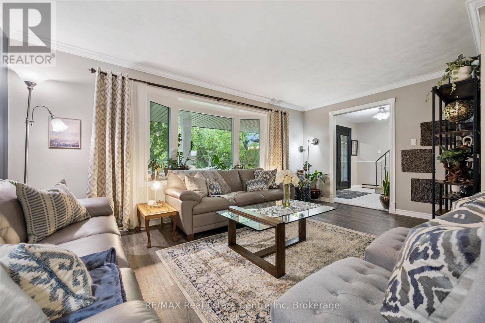 4 Berkley Place, Guelph, Ontario  N1E 1E6 - Photo 5 - X12497224