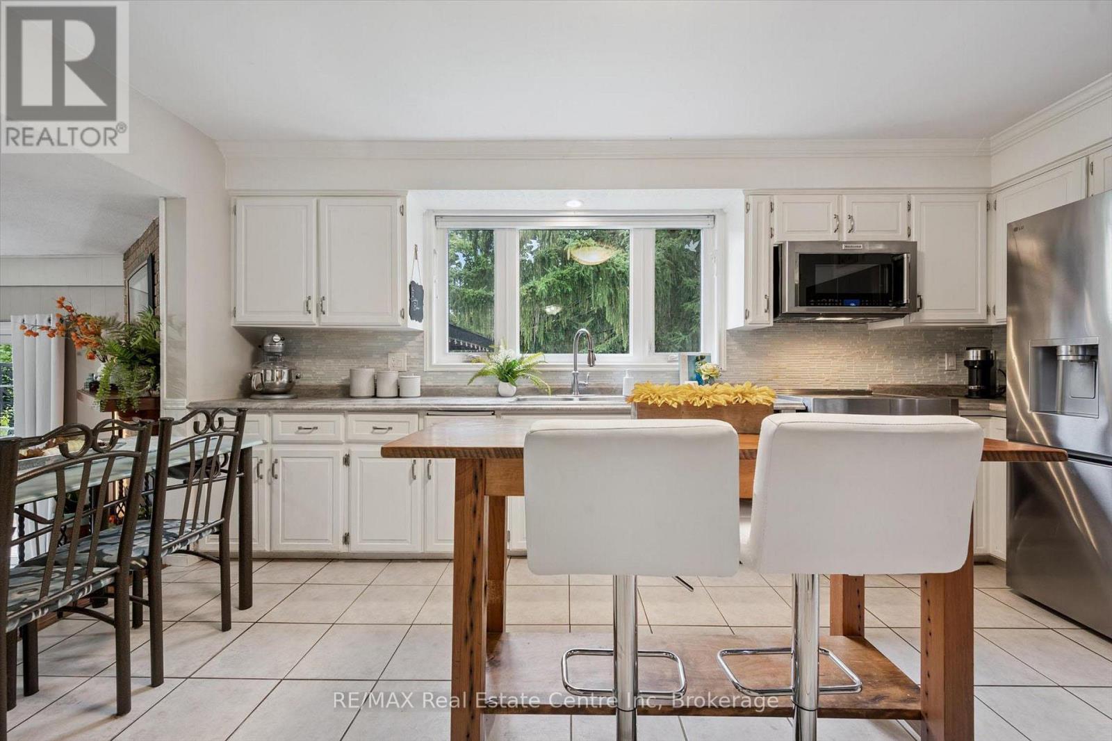 4 Berkley Place, Guelph, Ontario  N1E 1E6 - Photo 8 - X12497224