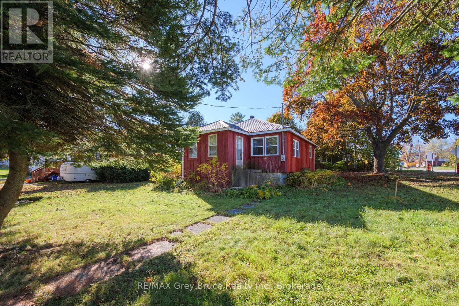 682 Gould Street, South Bruce Peninsula, Ontario  N0H 2T0 - Photo 1 - X12497344