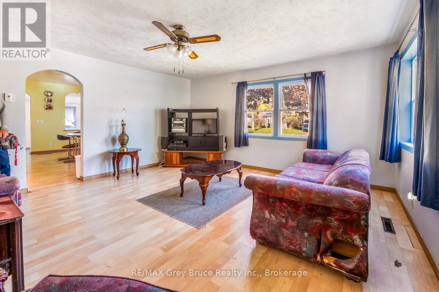 682 Gould Street, South Bruce Peninsula, Ontario  N0H 2T0 - Photo 10 - X12497344