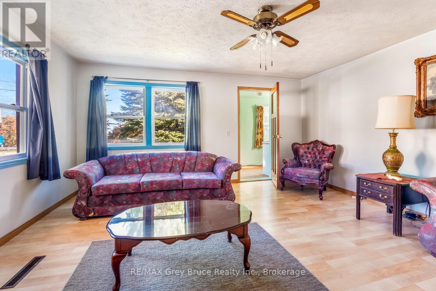 682 Gould Street, South Bruce Peninsula, Ontario  N0H 2T0 - Photo 12 - X12497344