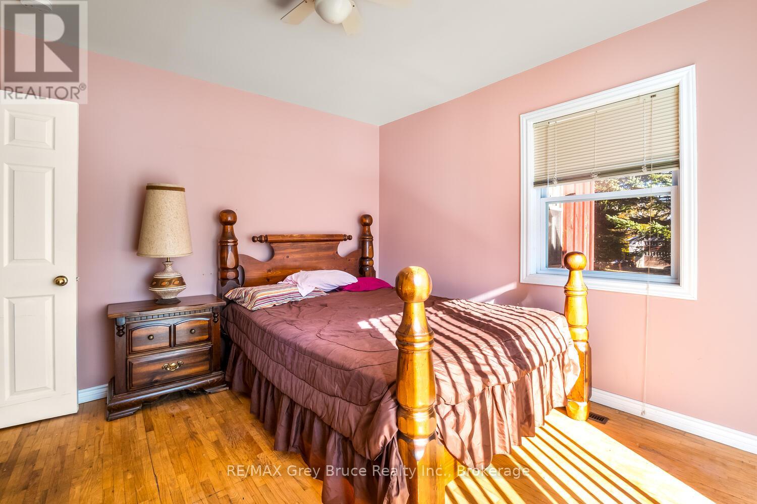 682 Gould Street, South Bruce Peninsula, Ontario  N0H 2T0 - Photo 18 - X12497344