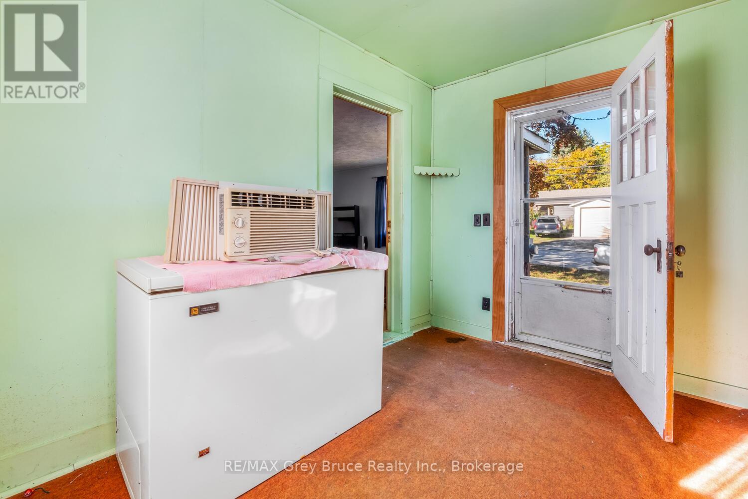 682 Gould Street, South Bruce Peninsula, Ontario  N0H 2T0 - Photo 19 - X12497344