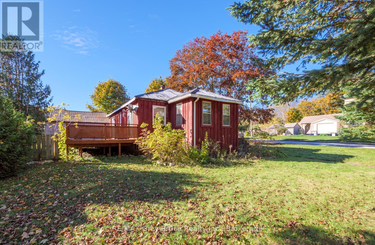 682 Gould Street, South Bruce Peninsula, Ontario  N0H 2T0 - Photo 2 - X12497344