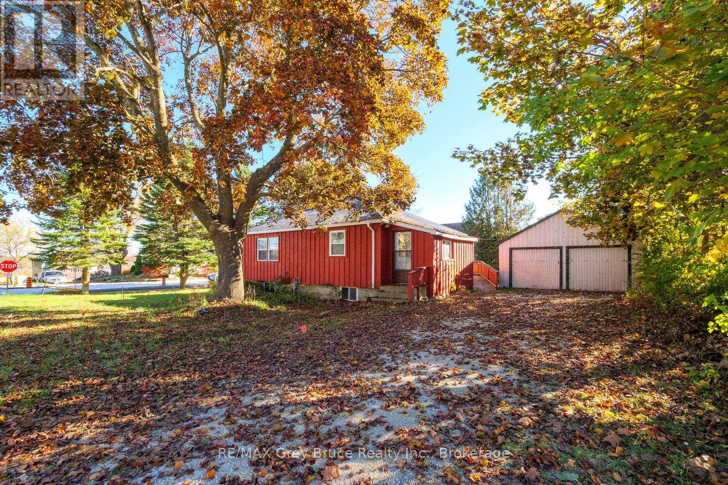 682 Gould Street, South Bruce Peninsula, Ontario  N0H 2T0 - Photo 21 - X12497344