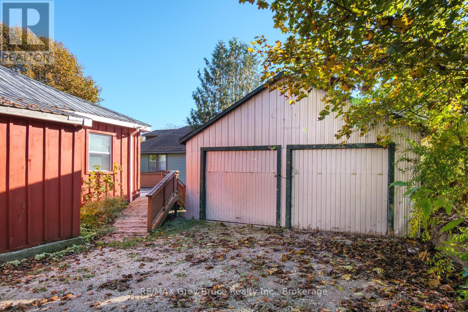 682 Gould Street, South Bruce Peninsula, Ontario  N0H 2T0 - Photo 22 - X12497344