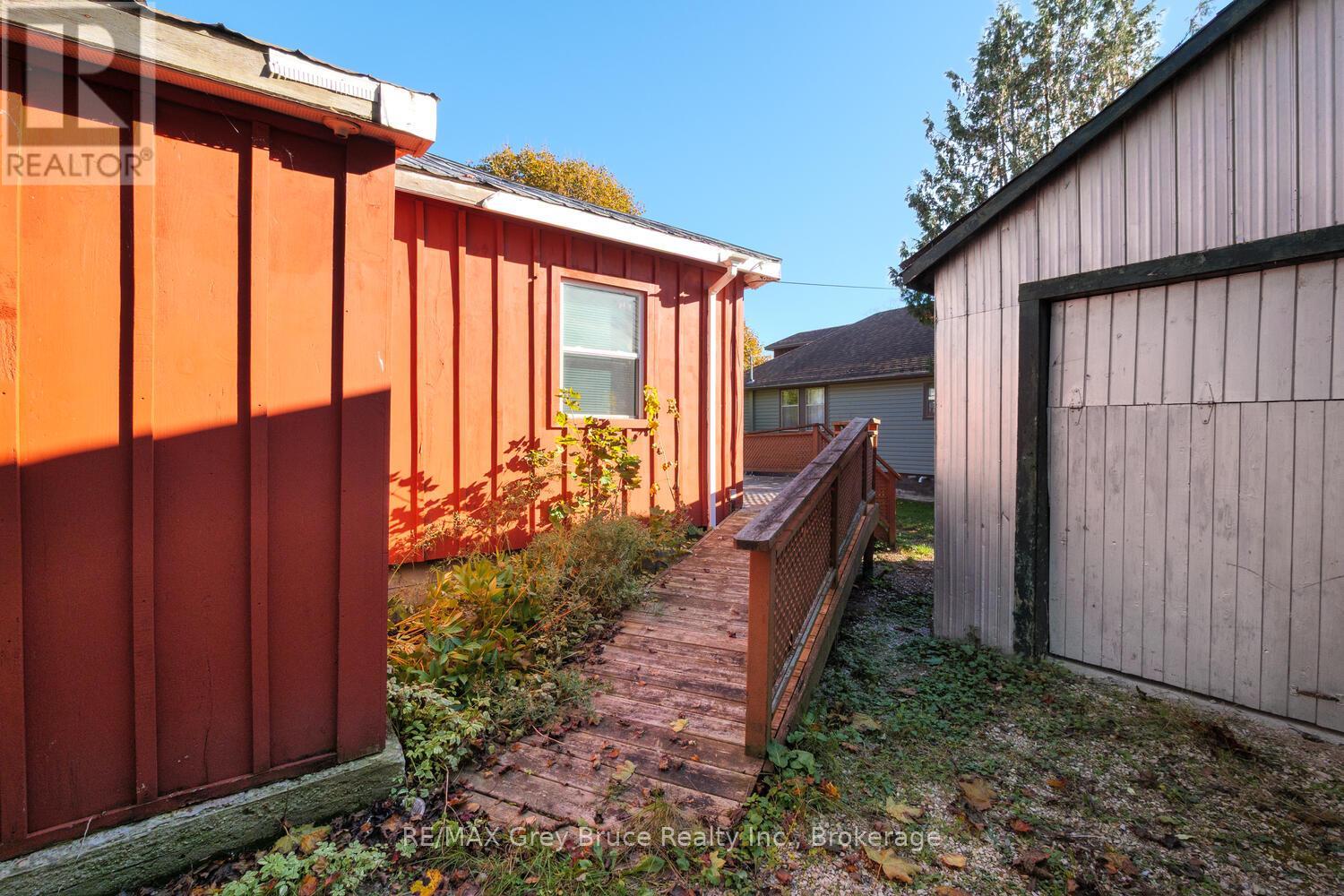 682 Gould Street, South Bruce Peninsula, Ontario  N0H 2T0 - Photo 24 - X12497344