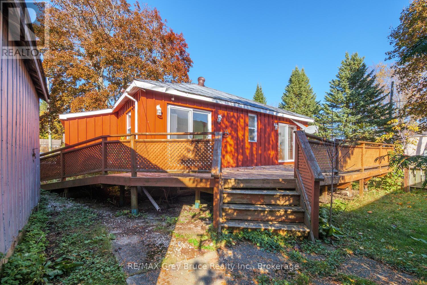 682 Gould Street, South Bruce Peninsula, Ontario  N0H 2T0 - Photo 30 - X12497344