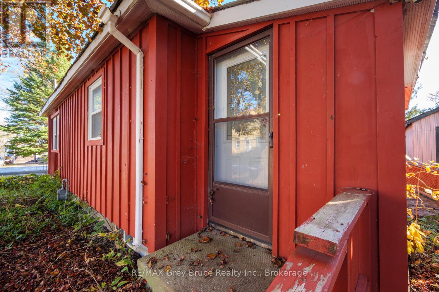 682 Gould Street, South Bruce Peninsula, Ontario  N0H 2T0 - Photo 4 - X12497344