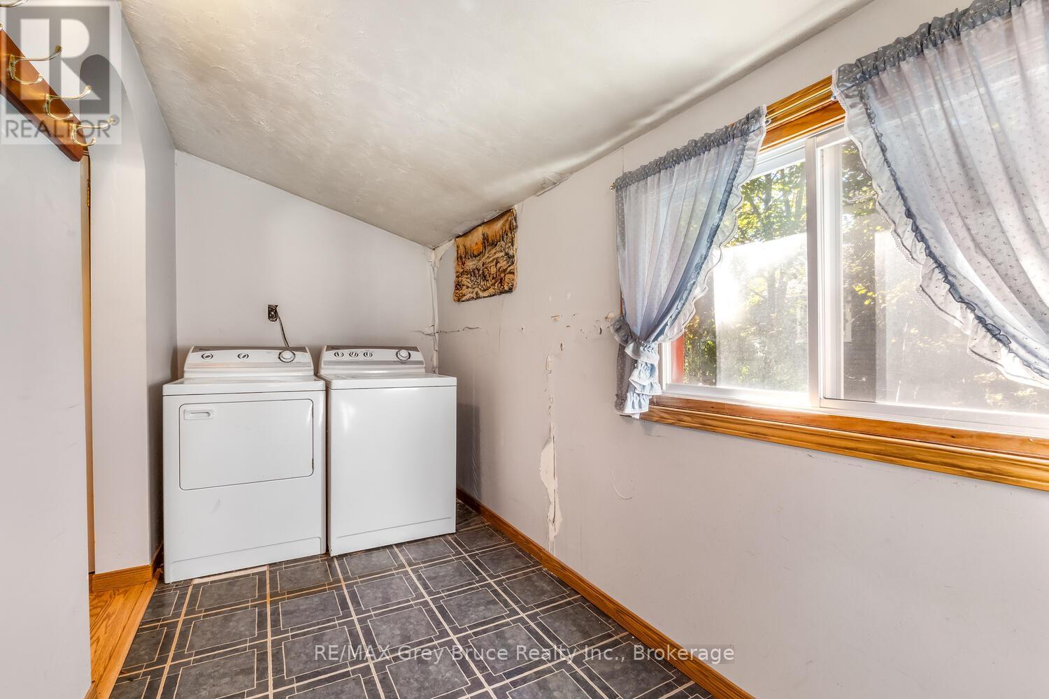 682 Gould Street, South Bruce Peninsula, Ontario  N0H 2T0 - Photo 6 - X12497344