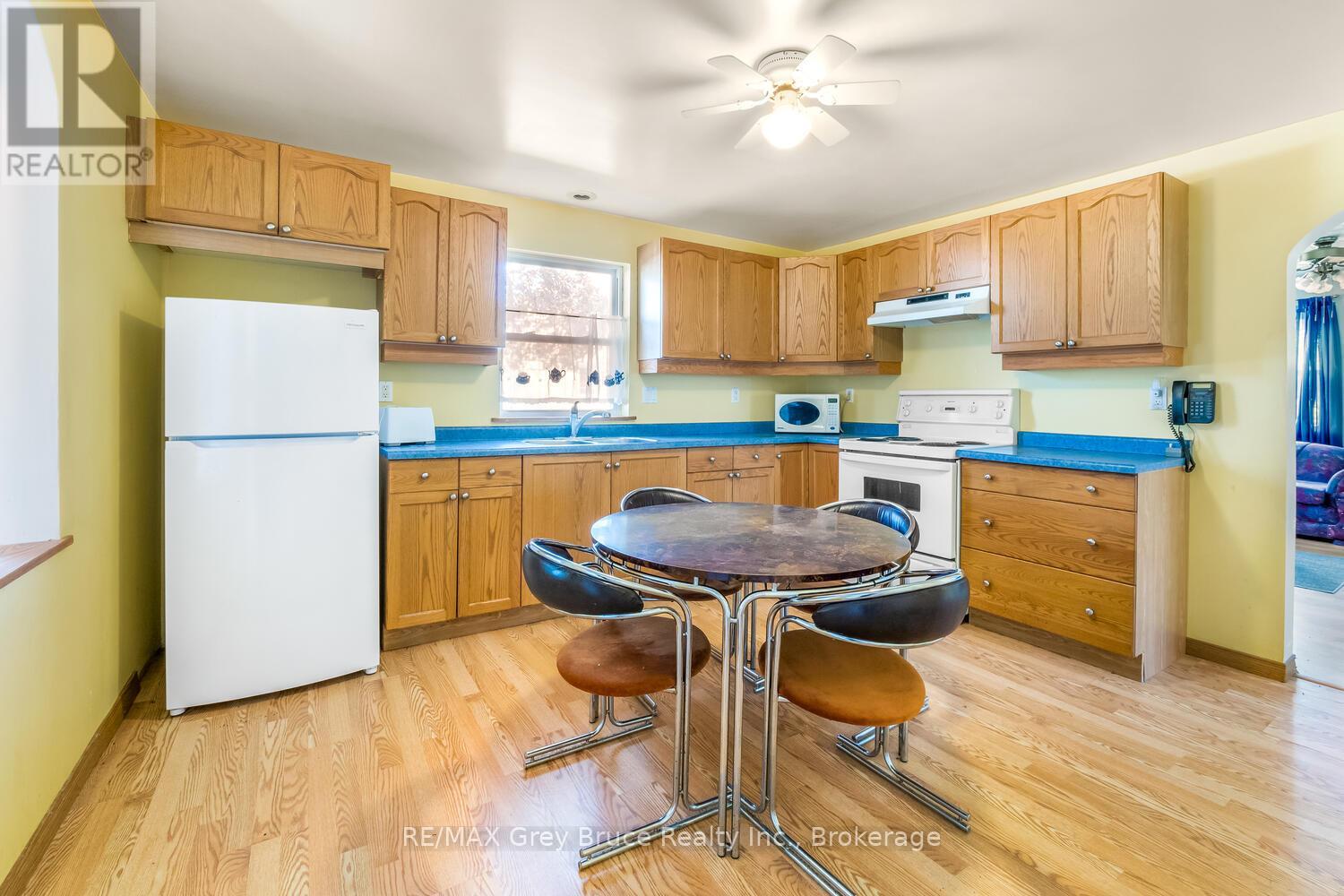 682 Gould Street, South Bruce Peninsula, Ontario  N0H 2T0 - Photo 8 - X12497344