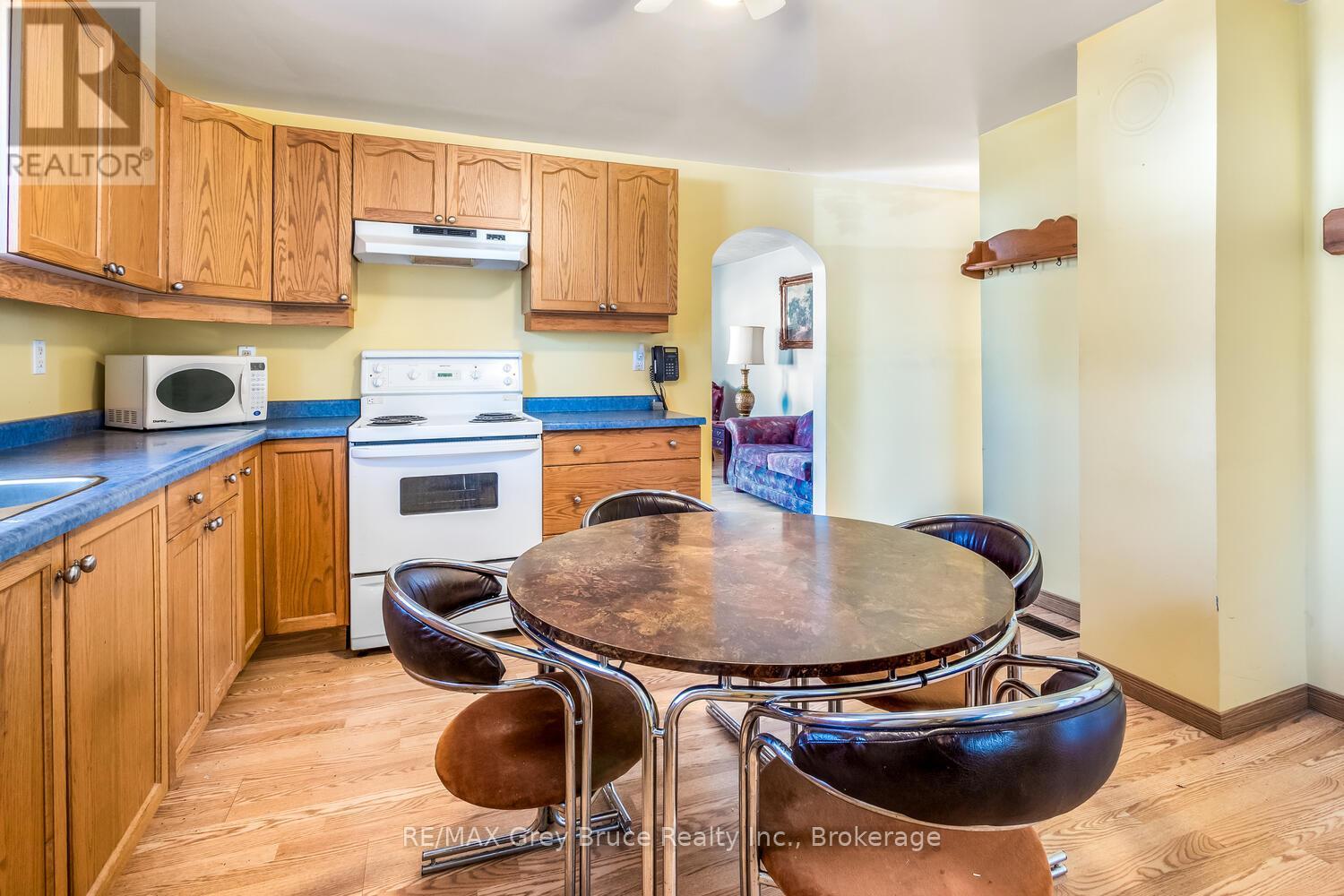 682 Gould Street, South Bruce Peninsula, Ontario  N0H 2T0 - Photo 9 - X12497344