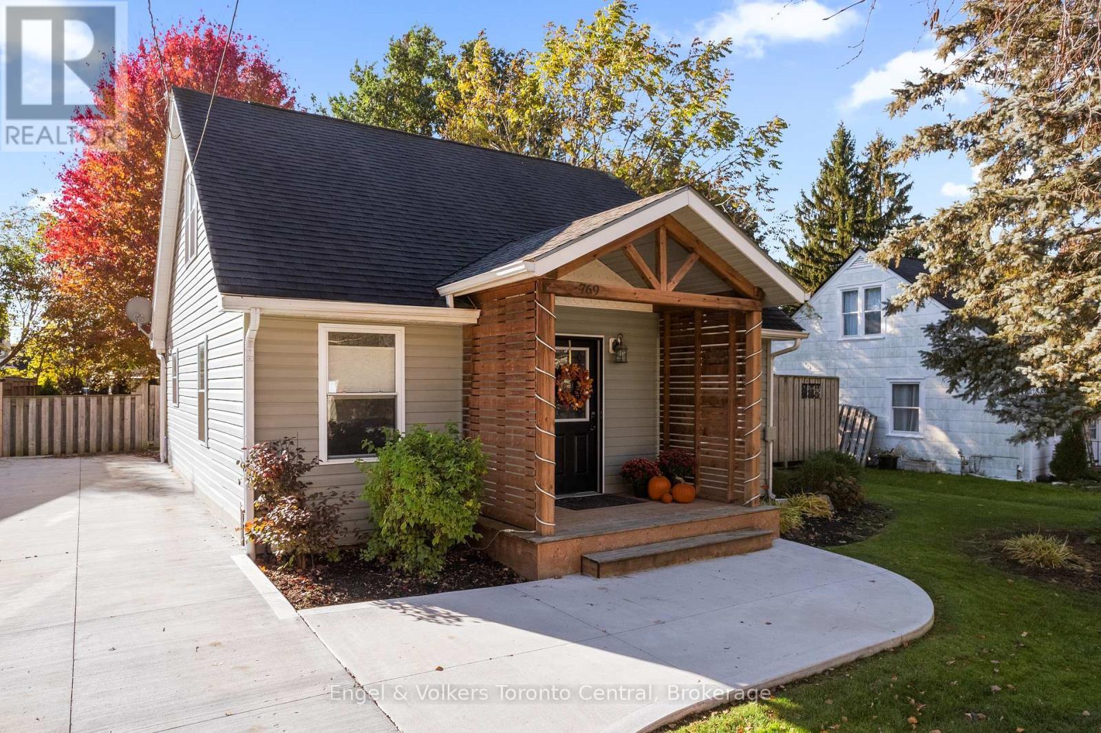 769 7th A Street E, Owen Sound, Ontario  N4K 1K6 - Photo 1 - X12497944