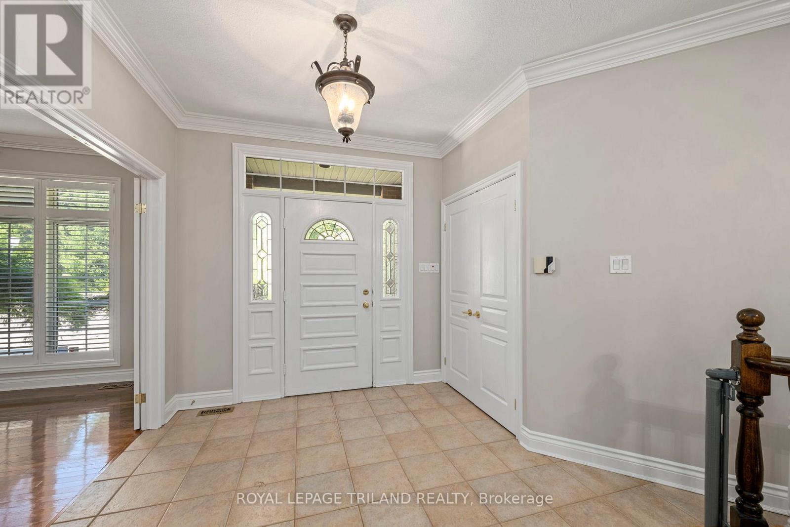 1 - 537 Crestwood Drive, London South, Ontario  N6K 1Y1 - Photo 2 - X12497600