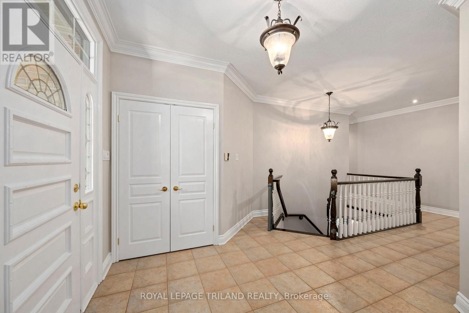 1 - 537 Crestwood Drive, London South, Ontario  N6K 1Y1 - Photo 3 - X12497600