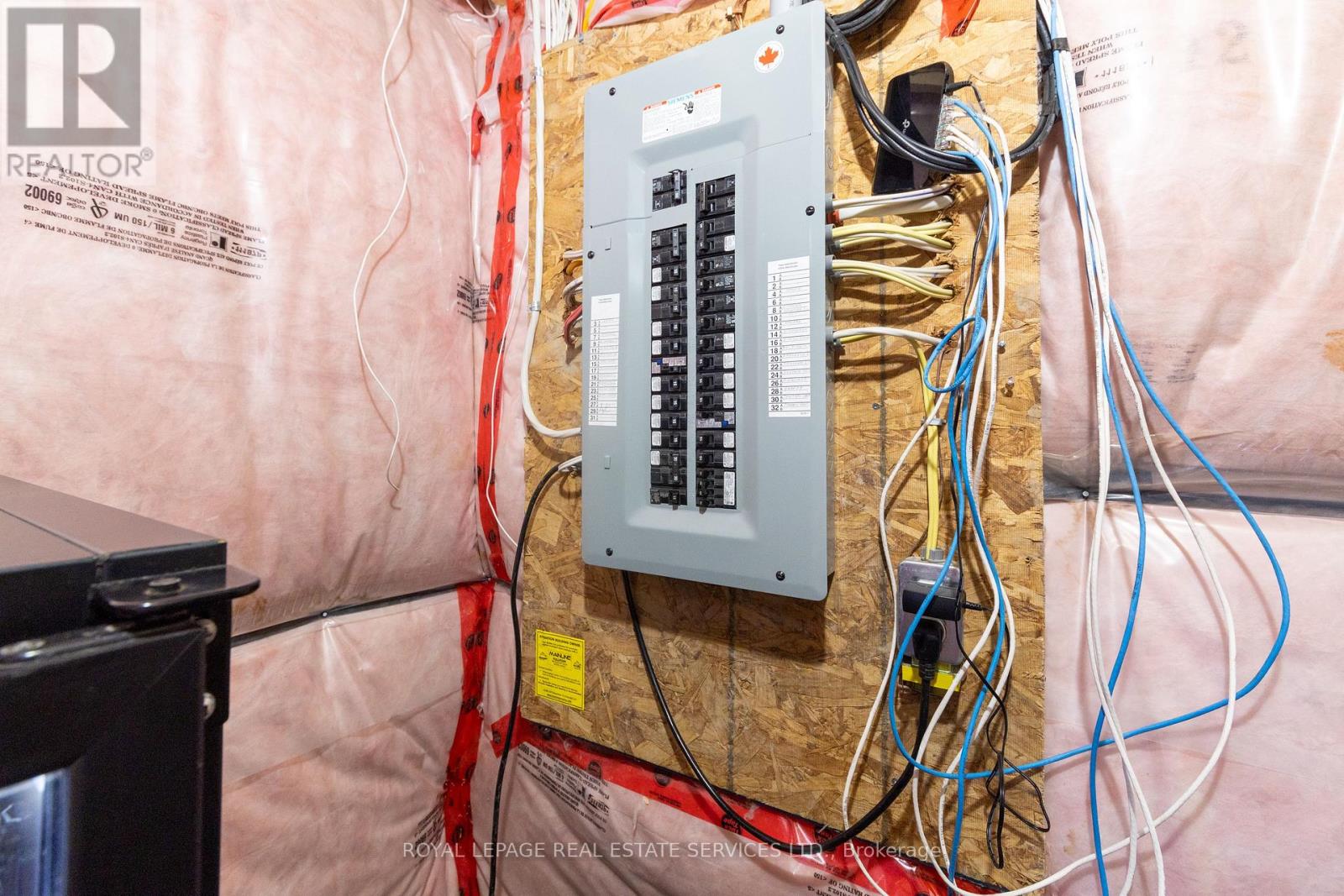 17 Narbonne Crescent, Hamilton, Ontario  L8J 0J7 - Photo 34 - X12268253