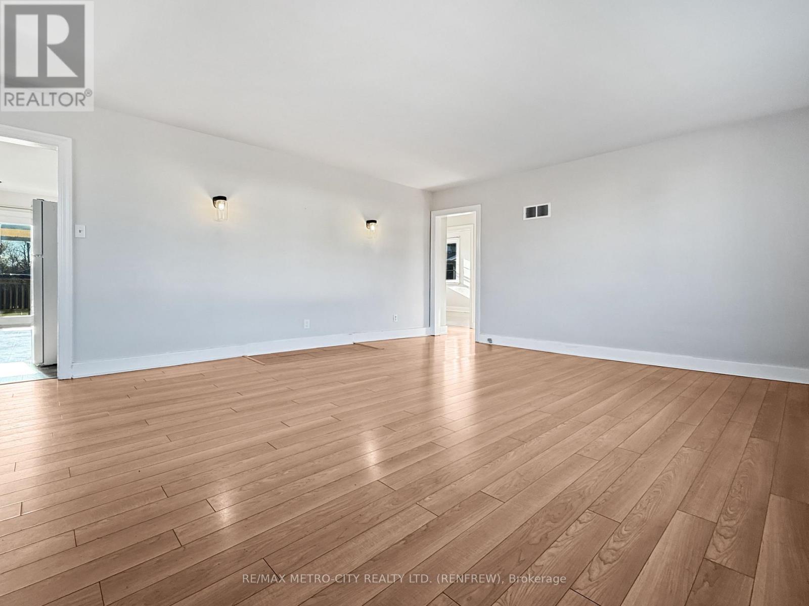 530 New Street, Renfrew, Ontario  K7V 1G8 - Photo 10 - X12497496