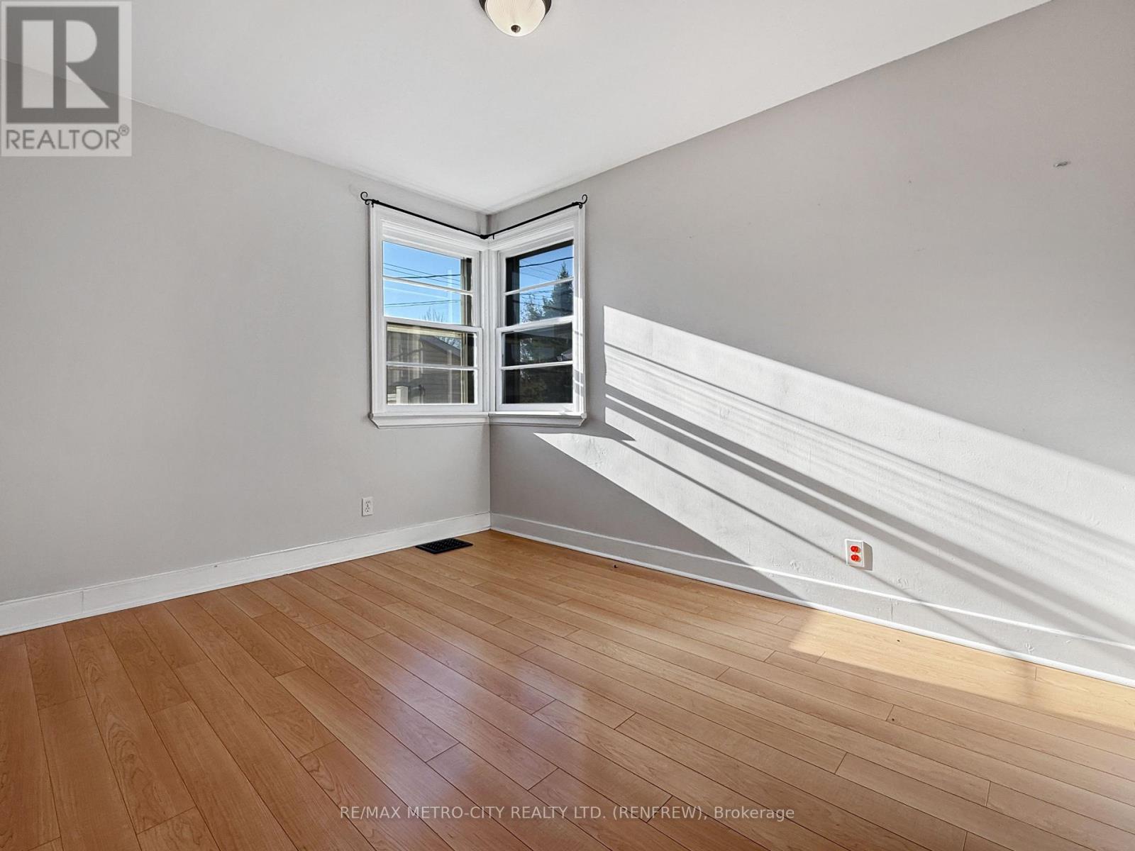 530 New Street, Renfrew, Ontario  K7V 1G8 - Photo 18 - X12497496