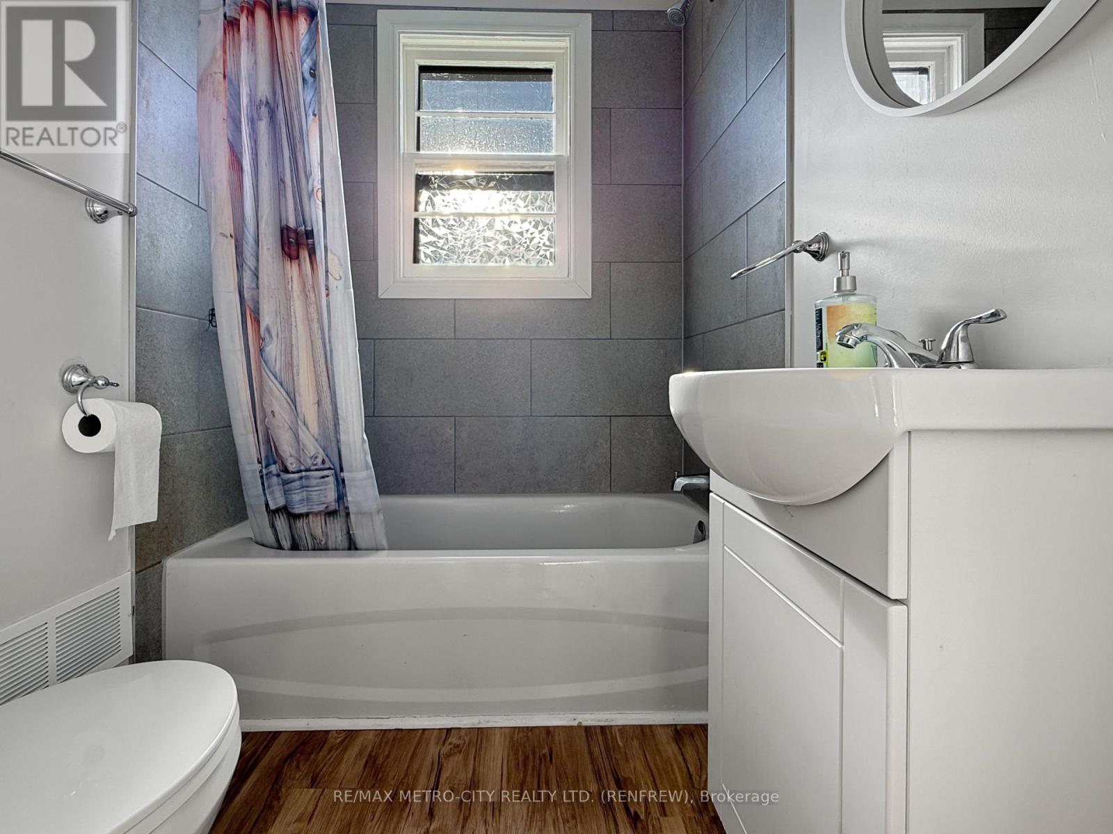 530 New Street, Renfrew, Ontario  K7V 1G8 - Photo 19 - X12497496