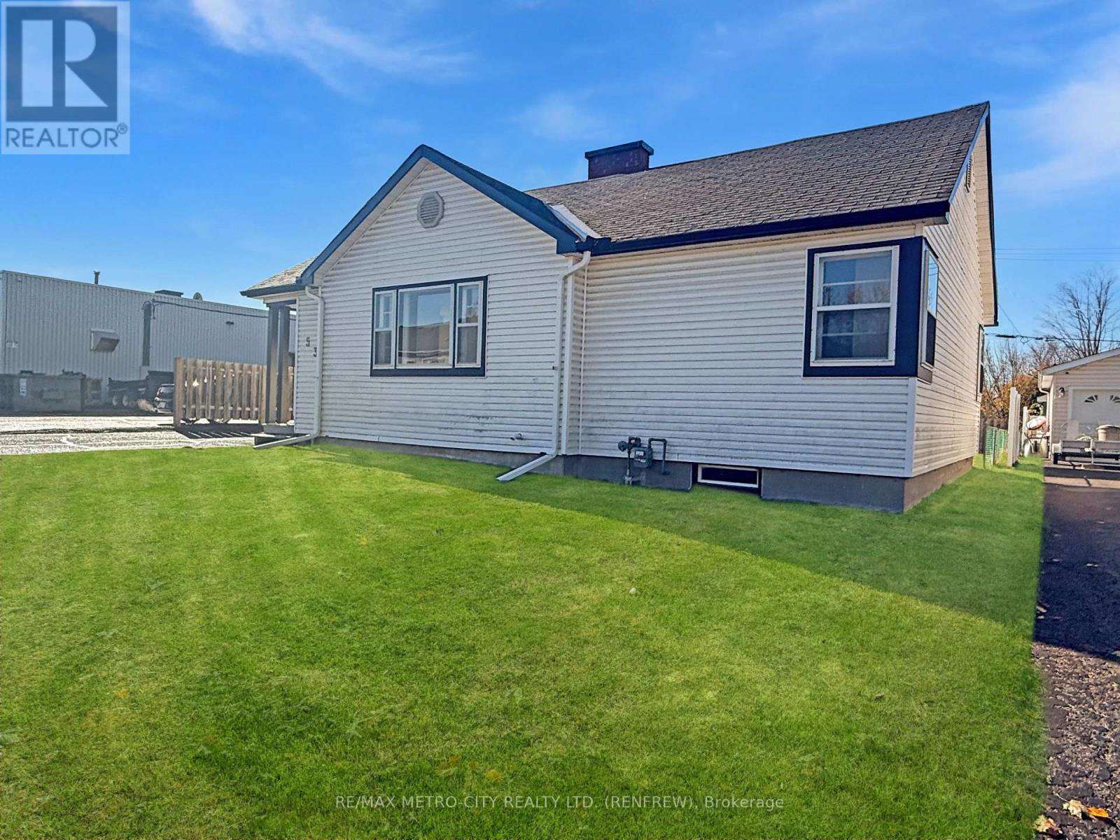 530 New Street, Renfrew, Ontario  K7V 1G8 - Photo 3 - X12497496