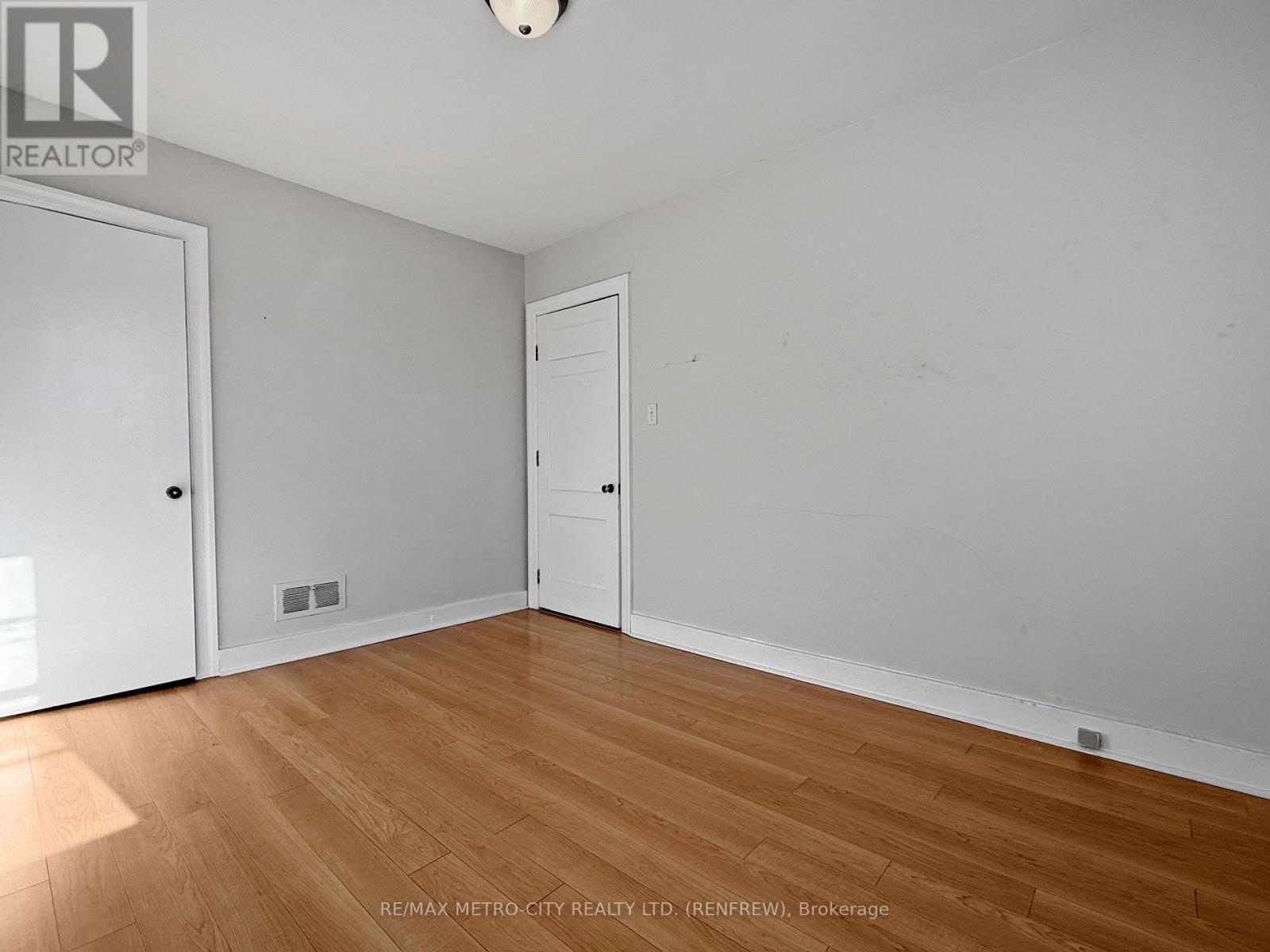 530 New Street, Renfrew, Ontario  K7V 1G8 - Photo 6 - X12497496