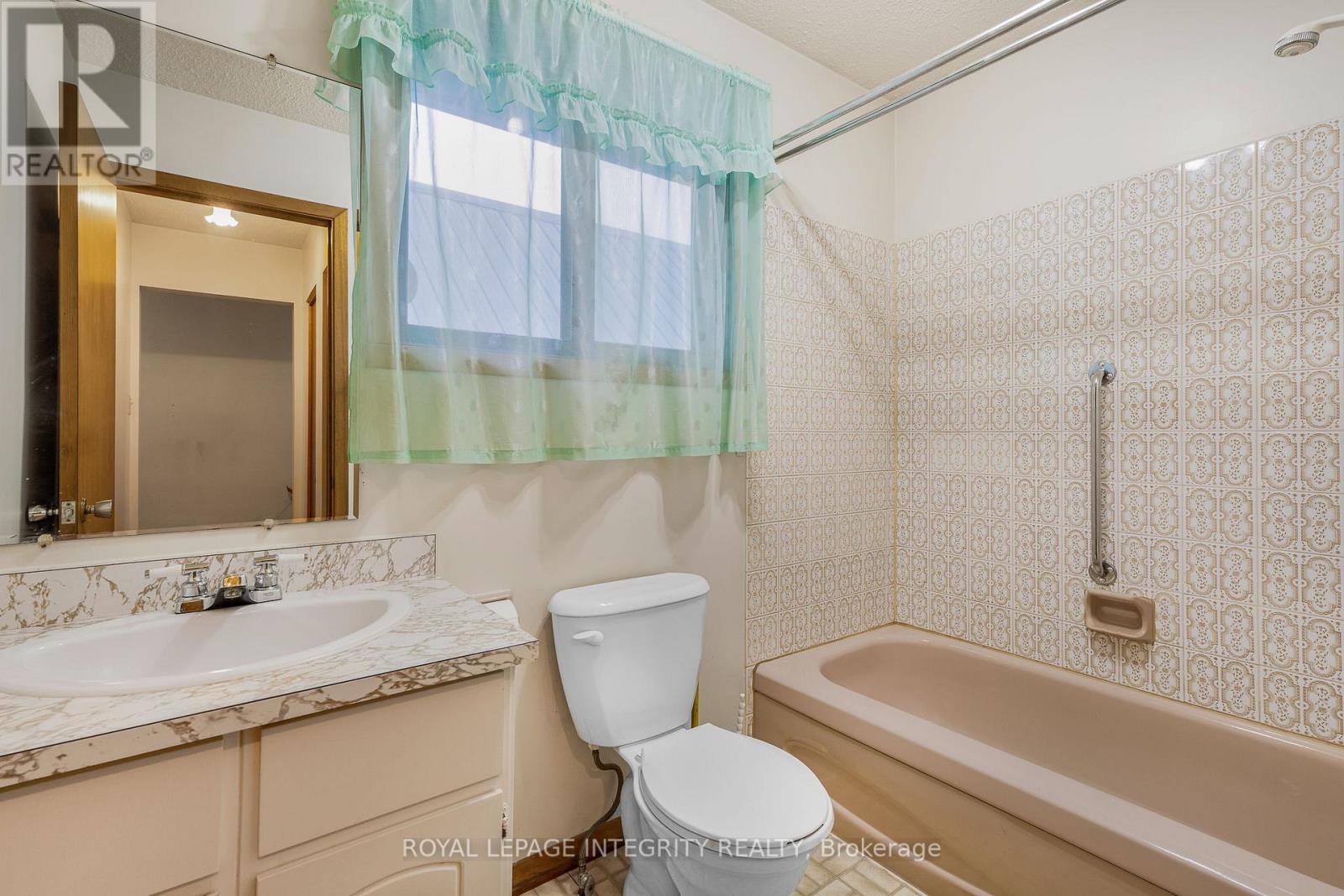 1172 St Pierre Road, Russell, Ontario  K0A 1W1 - Photo 17 - X12497242