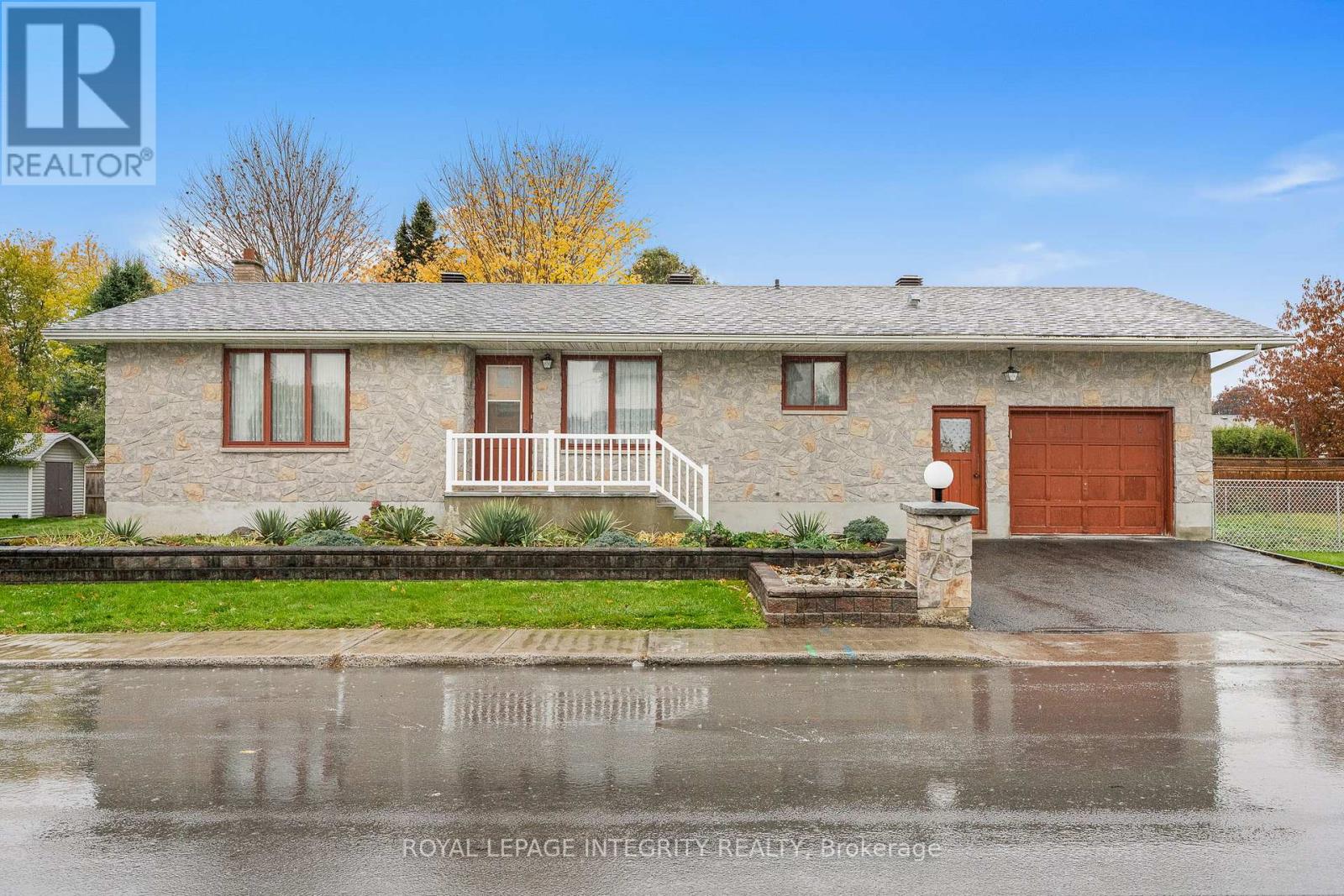 1172 St Pierre Road, Russell, Ontario  K0A 1W1 - Photo 2 - X12497242