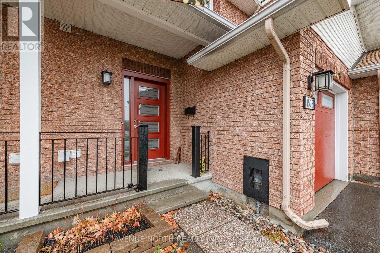 1578 Cedar Mills Road, Ottawa, Ontario  K1C 7M1 - Photo 3 - X12497308