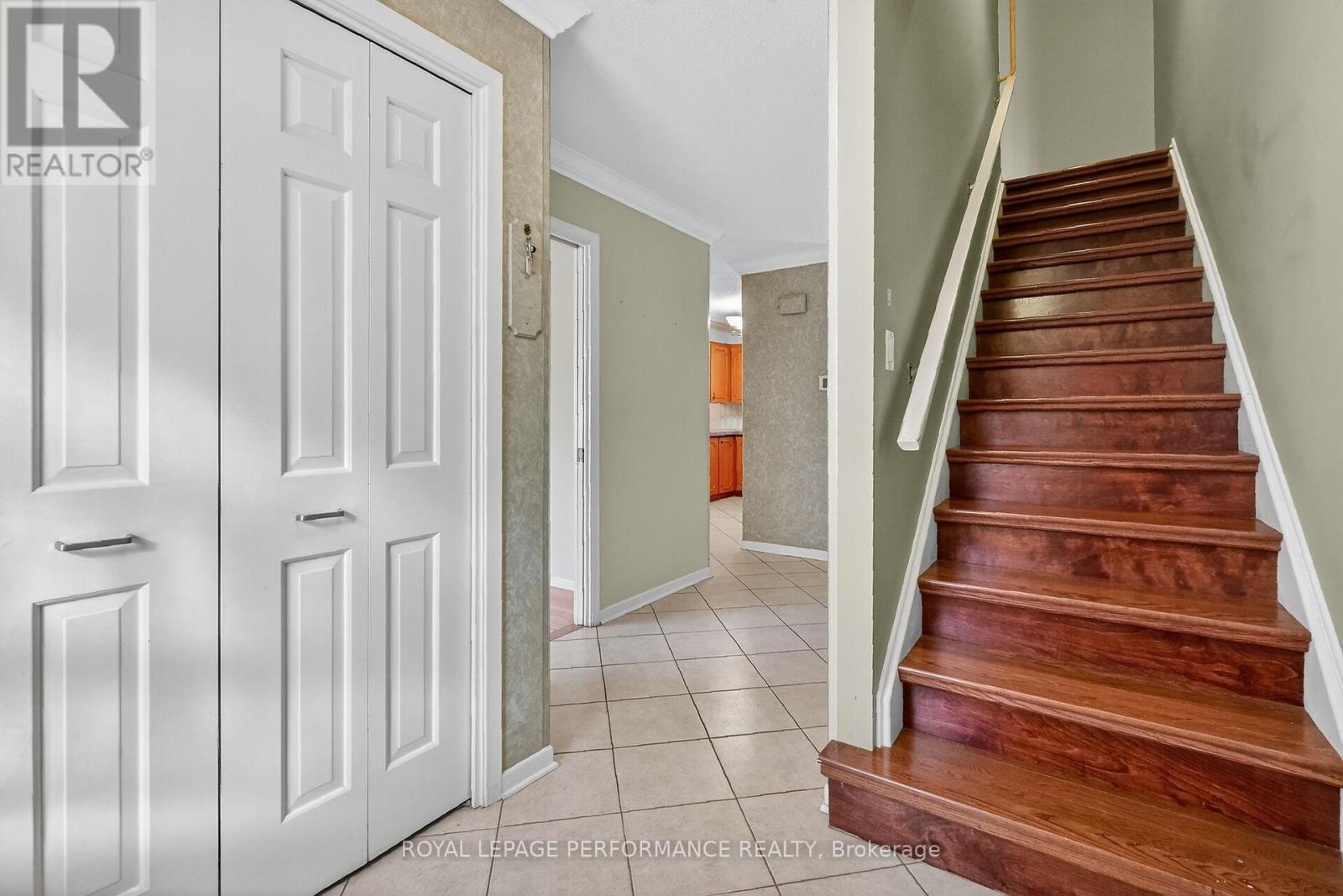 179 Cowley Avenue, Ottawa, Ontario  K1Y 0G8 - Photo 3 - X12497456