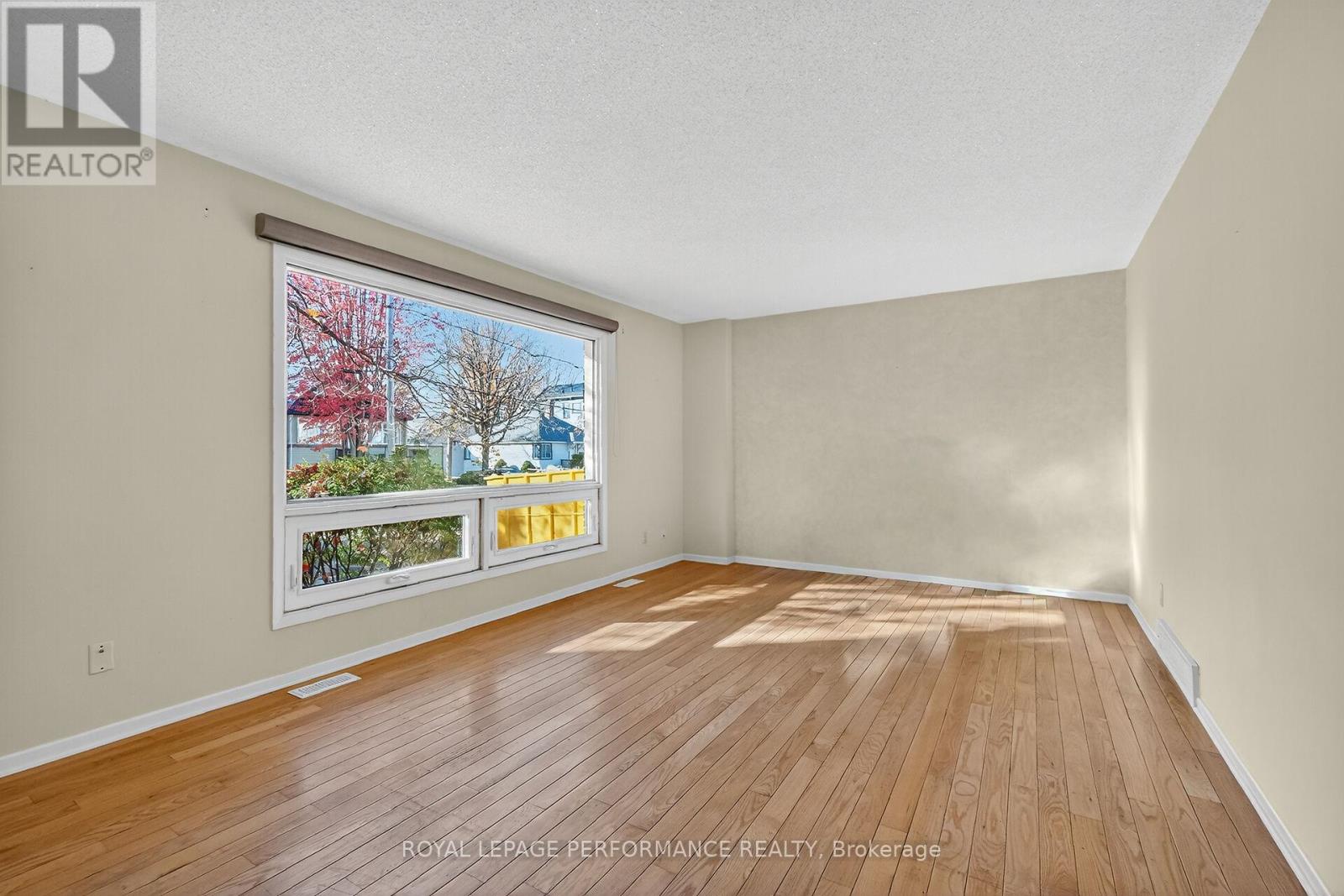 179 Cowley Avenue, Ottawa, Ontario  K1Y 0G8 - Photo 4 - X12497456