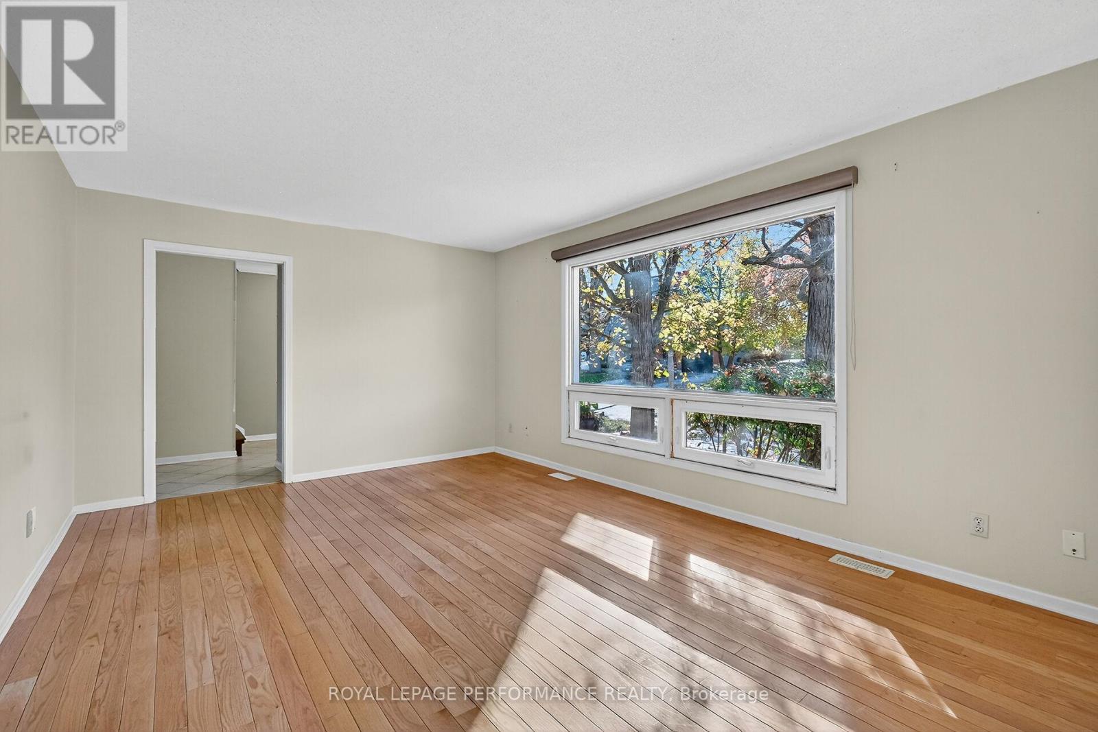 179 Cowley Avenue, Ottawa, Ontario  K1Y 0G8 - Photo 5 - X12497456