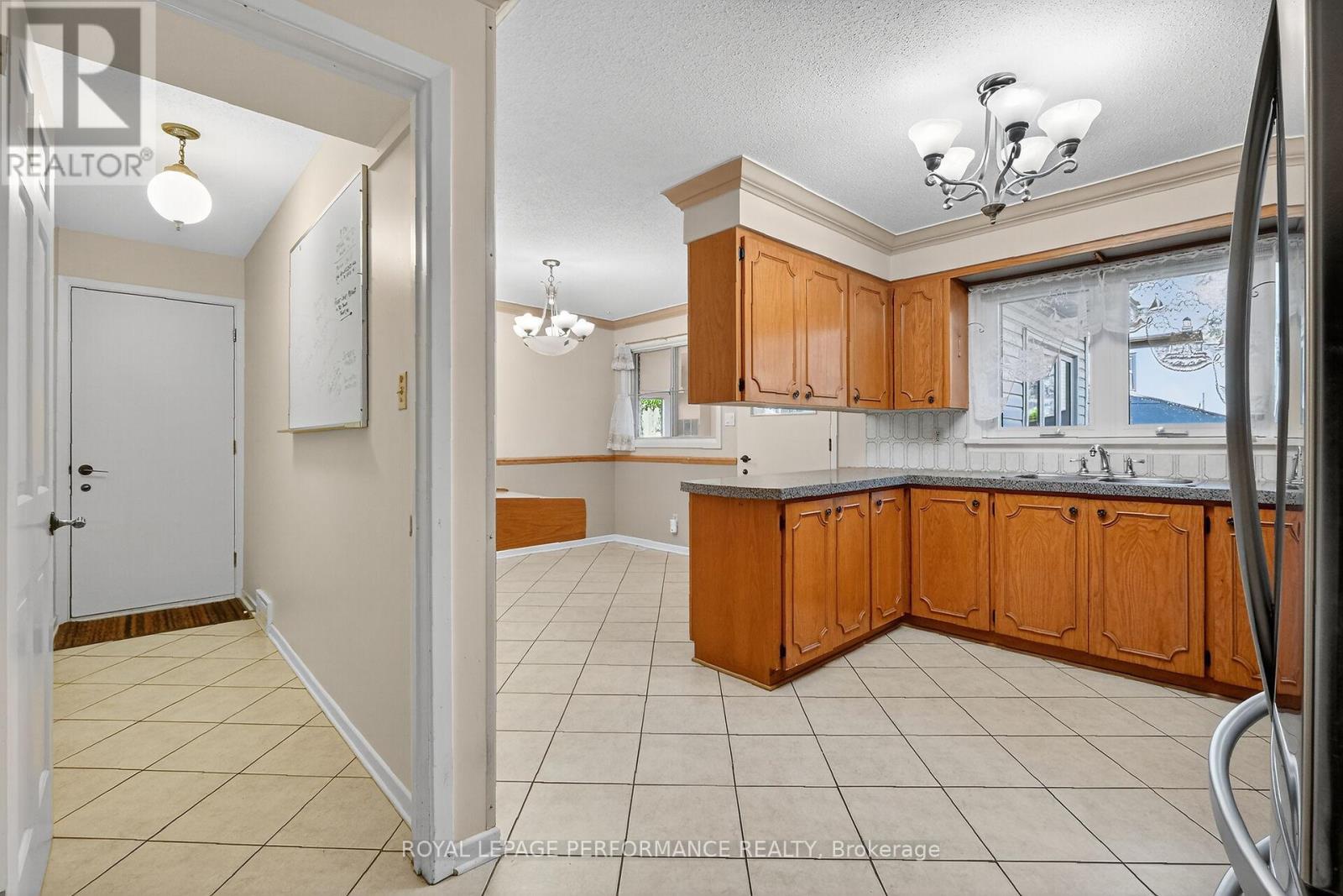 179 Cowley Avenue, Ottawa, Ontario  K1Y 0G8 - Photo 7 - X12497456