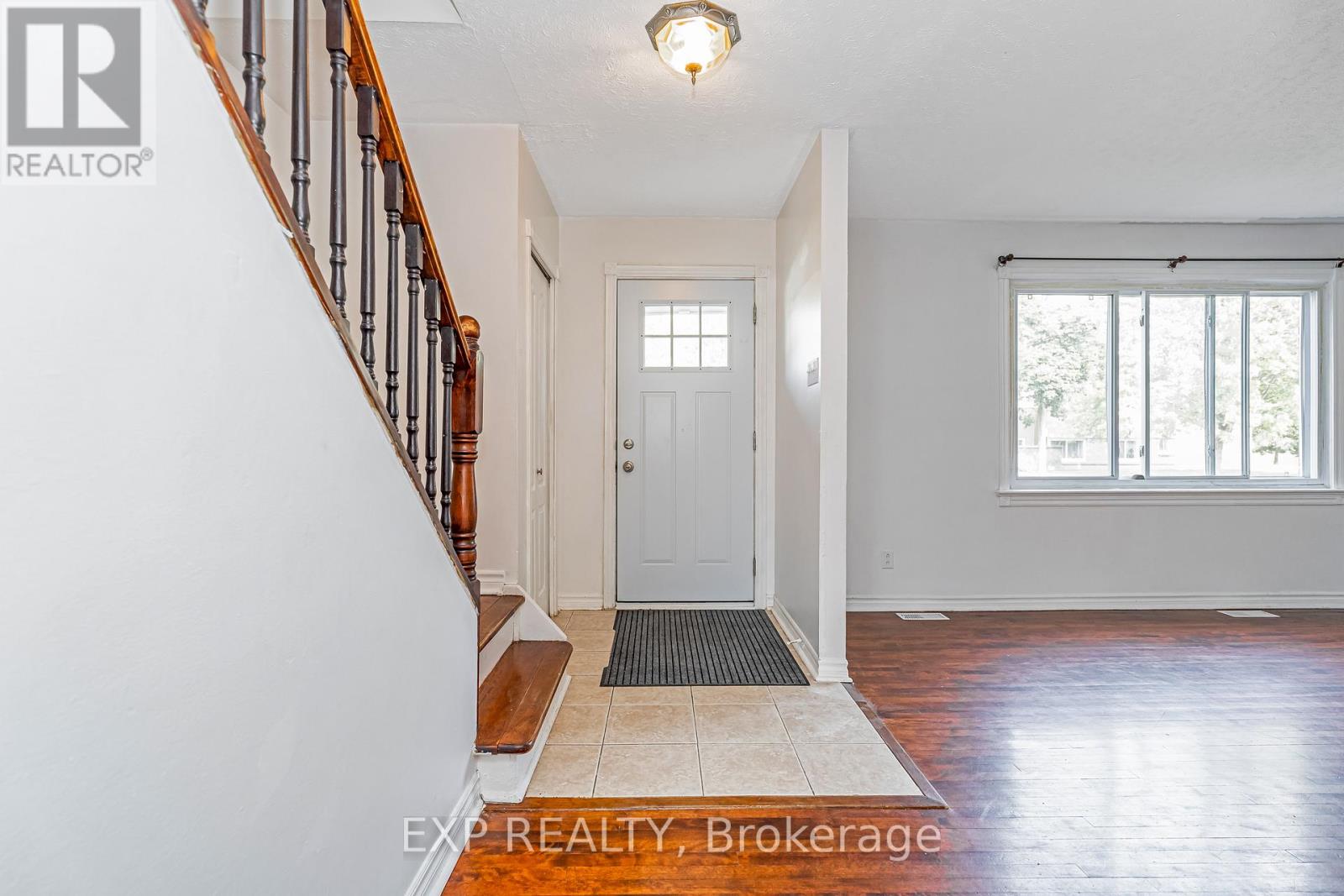 646 Borthwick Avenue, Ottawa, Ontario  K1K 2L9 - Photo 2 - X12497672