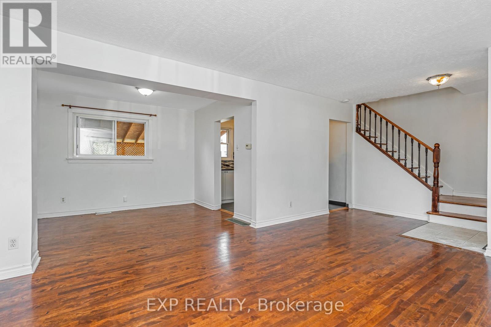 646 Borthwick Avenue, Ottawa, Ontario  K1K 2L9 - Photo 6 - X12497672