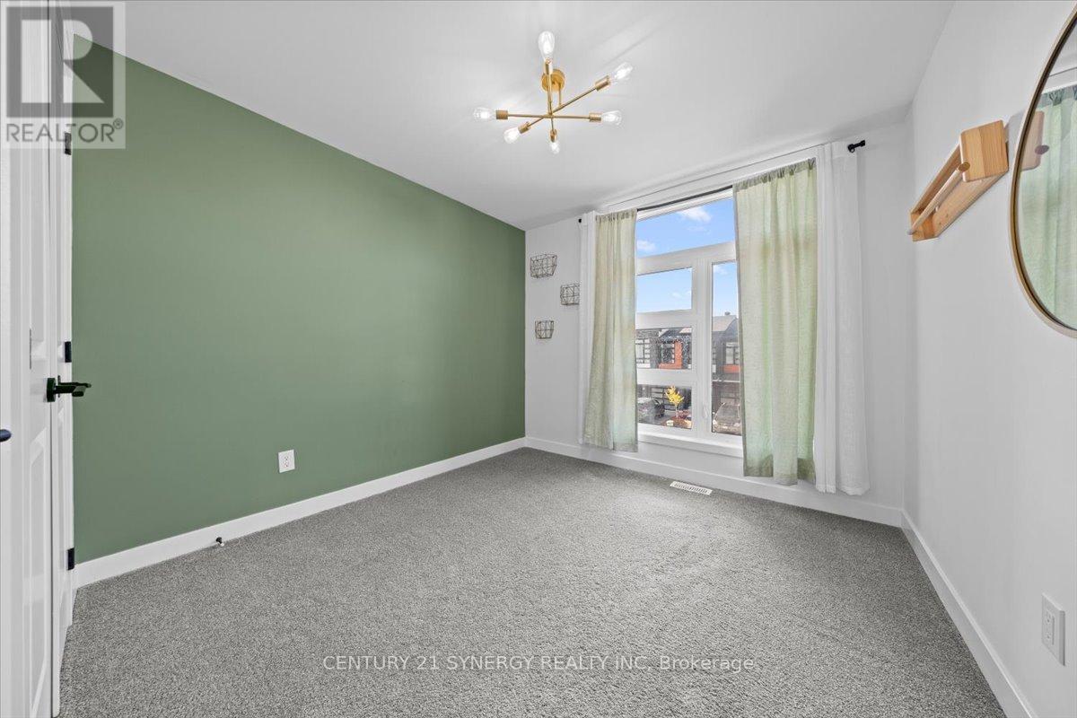 92 Longworth Avenue, Ottawa, Ontario  K1T 0S7 - Photo 10 - X12497714