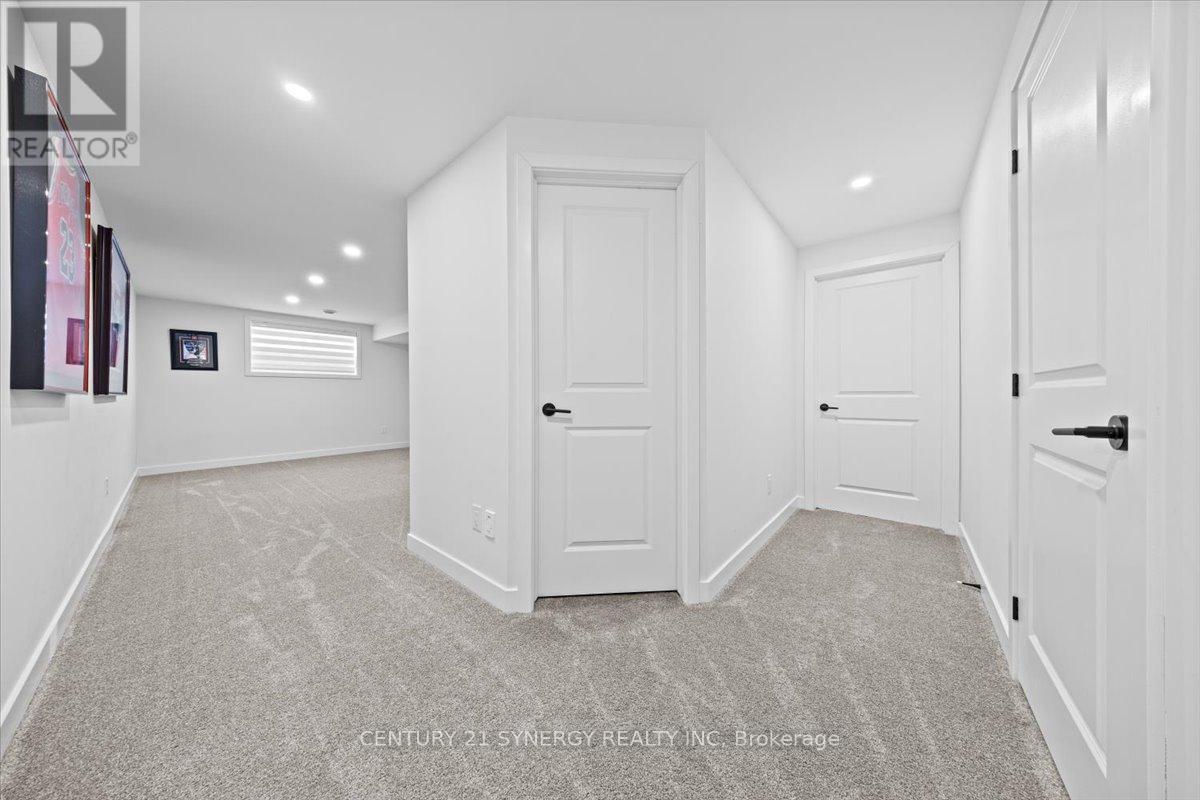 92 Longworth Avenue, Ottawa, Ontario  K1T 0S7 - Photo 15 - X12497714